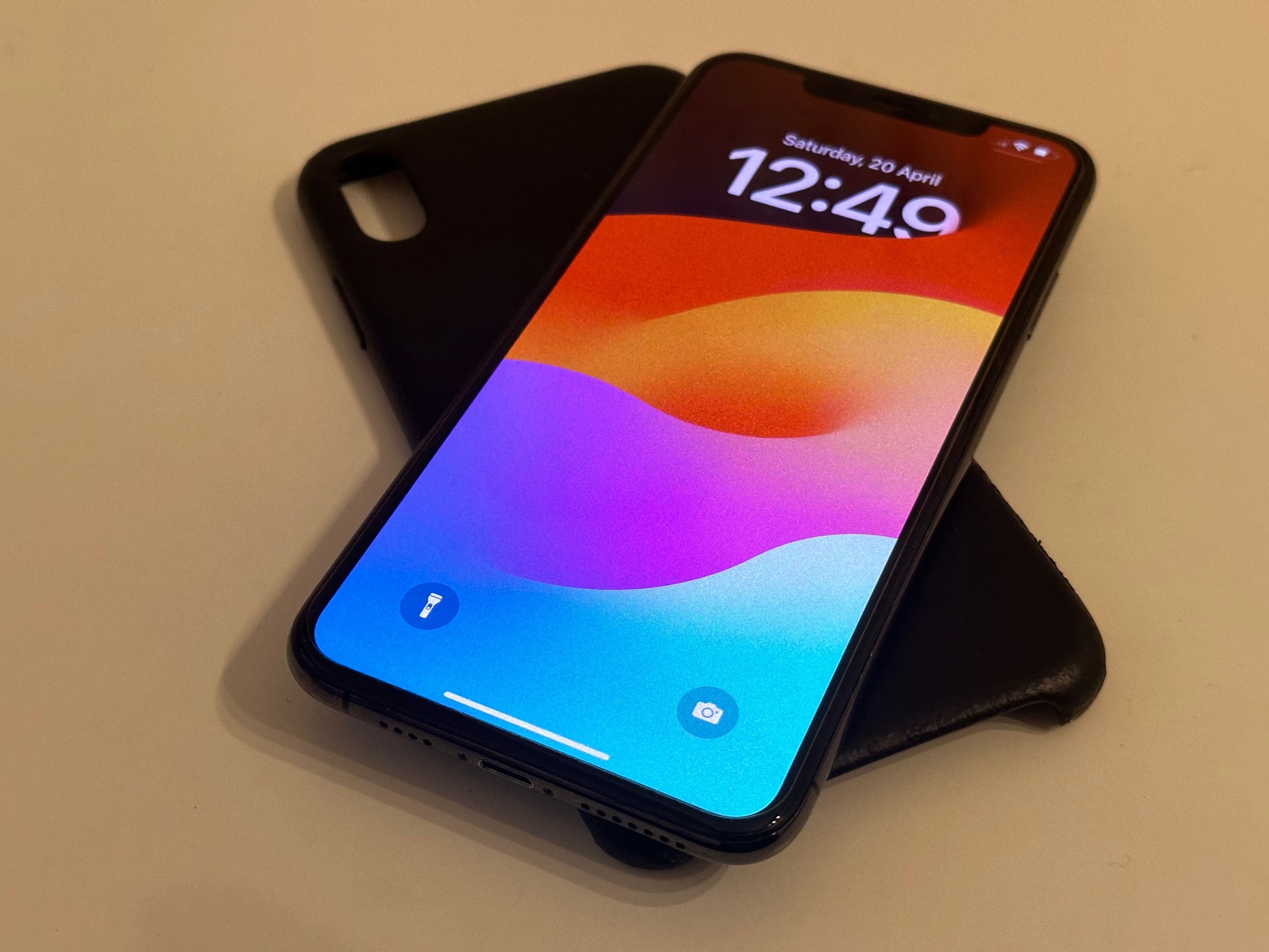 Vând iPhone XS Max 256 gb, negru, 90% baterie liber rețea