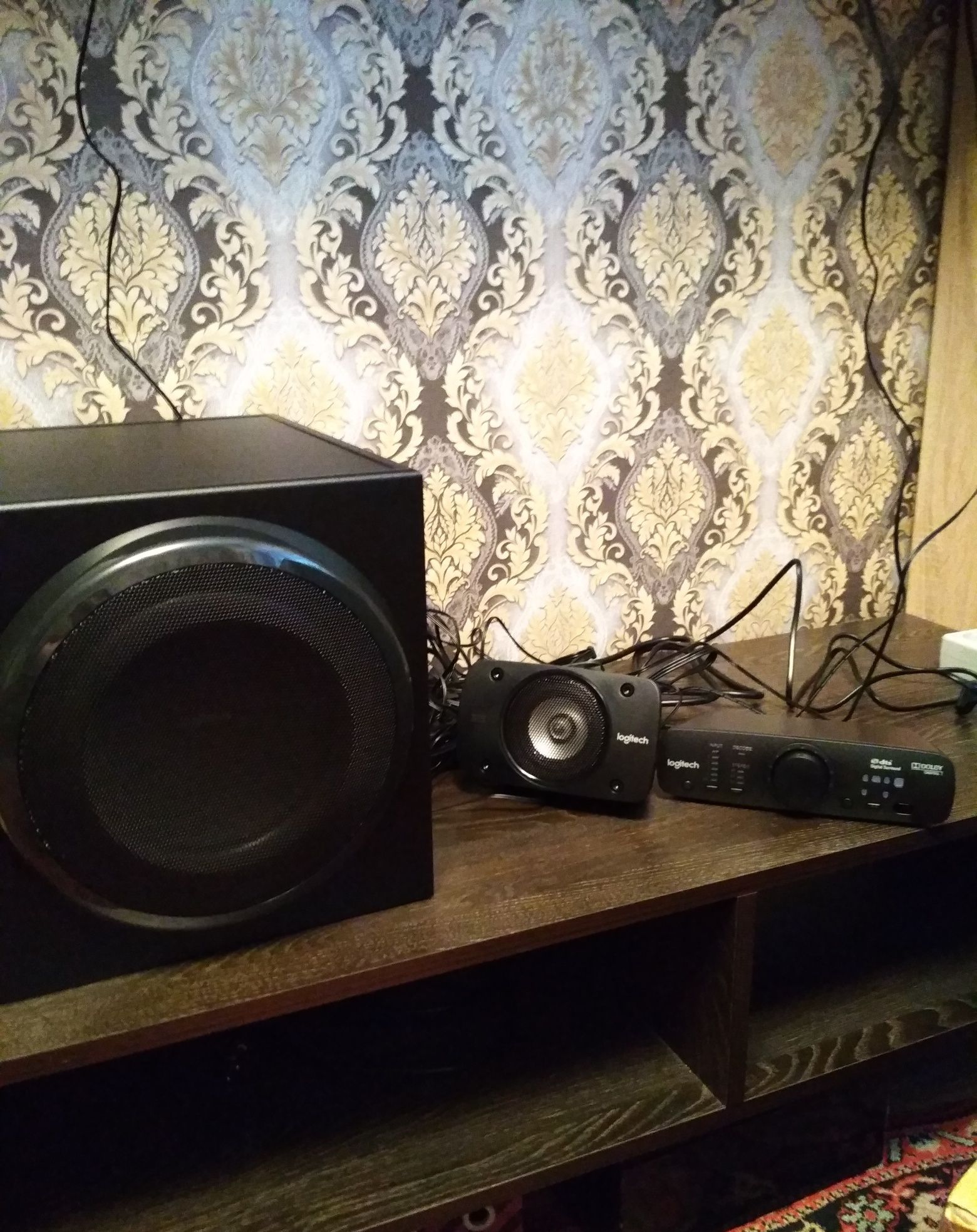 Logitech-Z906 Ultimate THX Surround sound