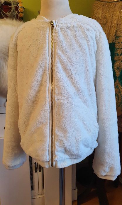 Haina alba din blana fete varsta 8-10 ani