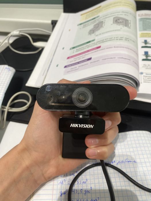 Вебкамера 1080р и 60 fps в хорошом состоянии 2 недели пользовася