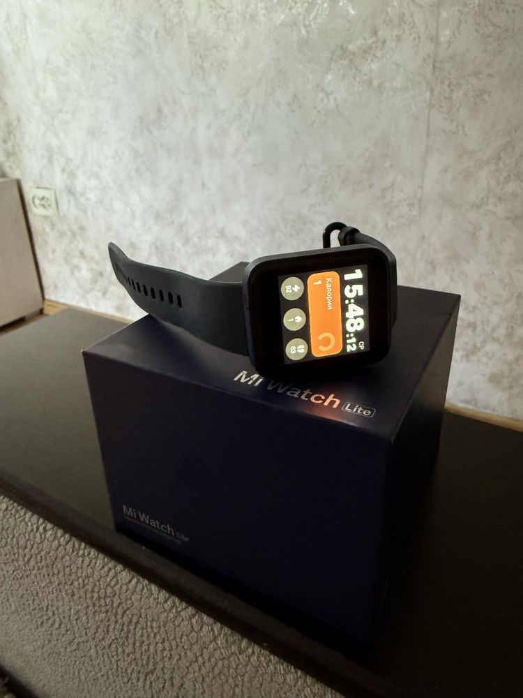 Продам смарт часы Mi Watch lite.