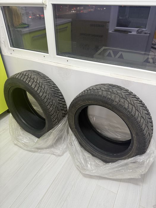 215 50 R17 зимние шины с шипами 2 штуки