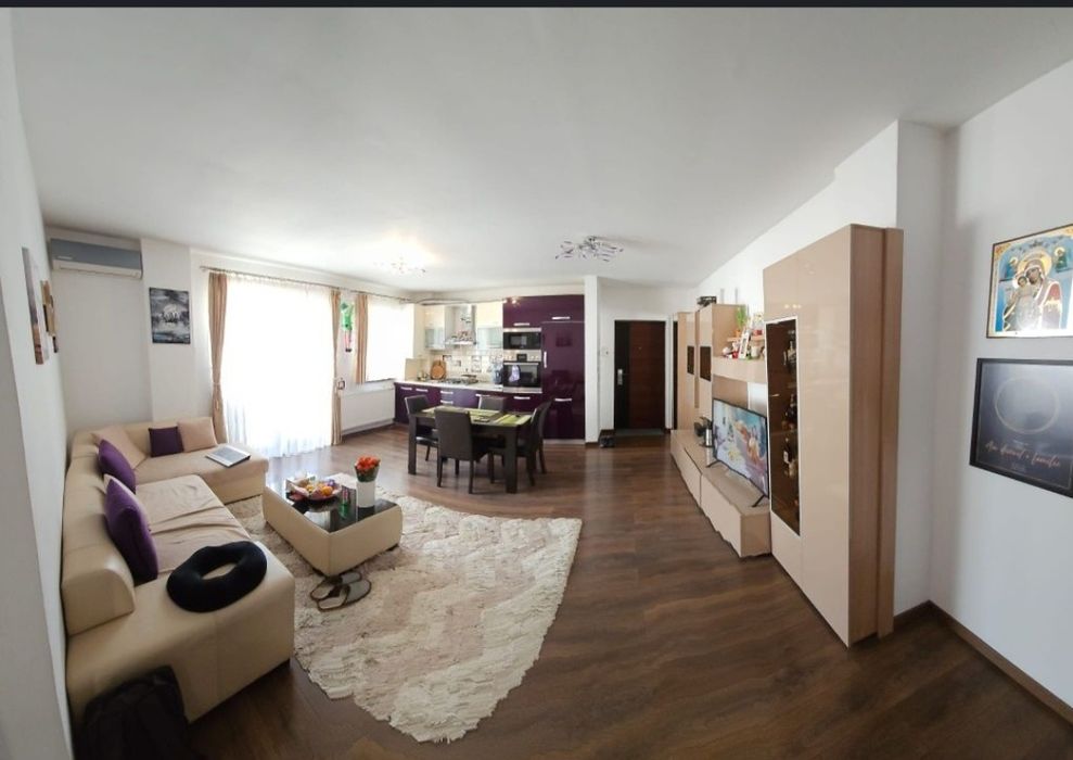 Vând apartament 3 camere, zona Doamna Stanca