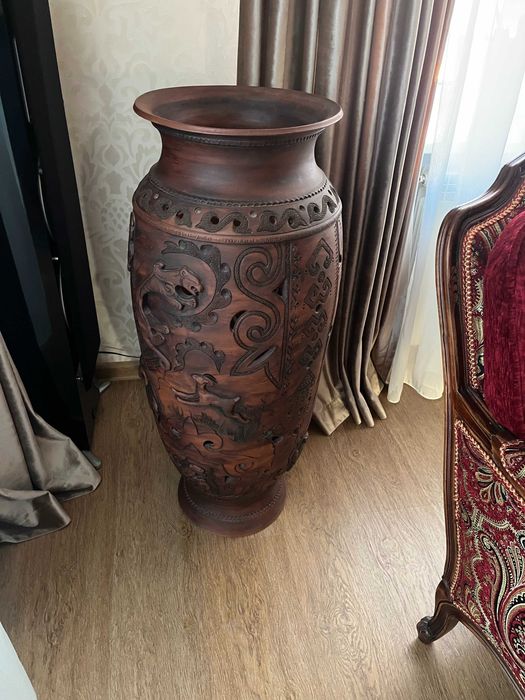 Продам Вазу большую дизайнерскую