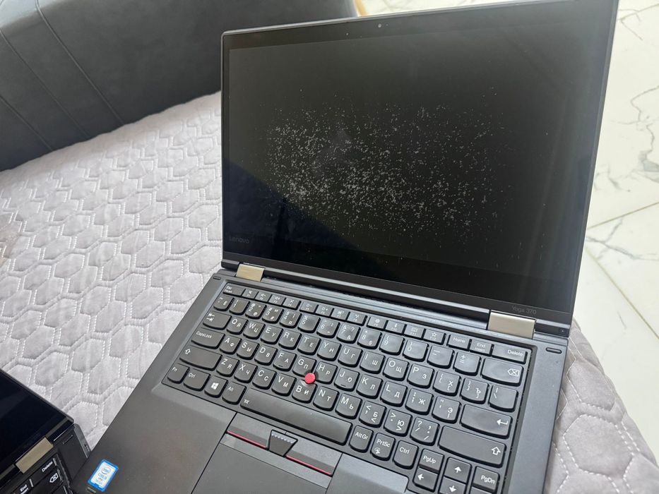 Ноутбук Lenovo в рабочем состоянии
