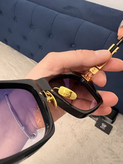 Ochelari de soare dita