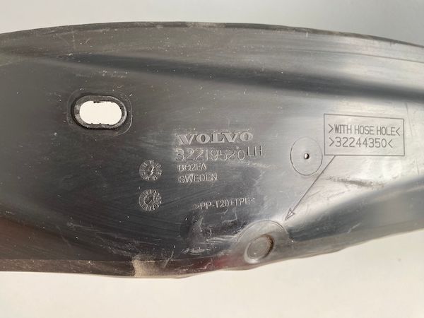 Ornament aripa stanga VOLVO XC90 2016+ 32219520