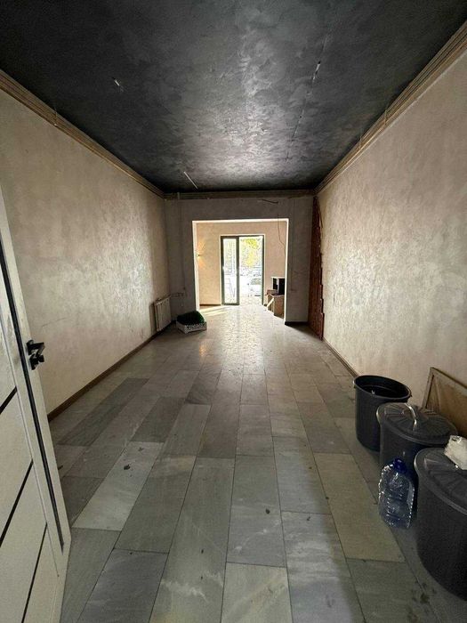 Коммерческое помещение на Карасу-1 в доль дороги 88м2+подвал Парковка