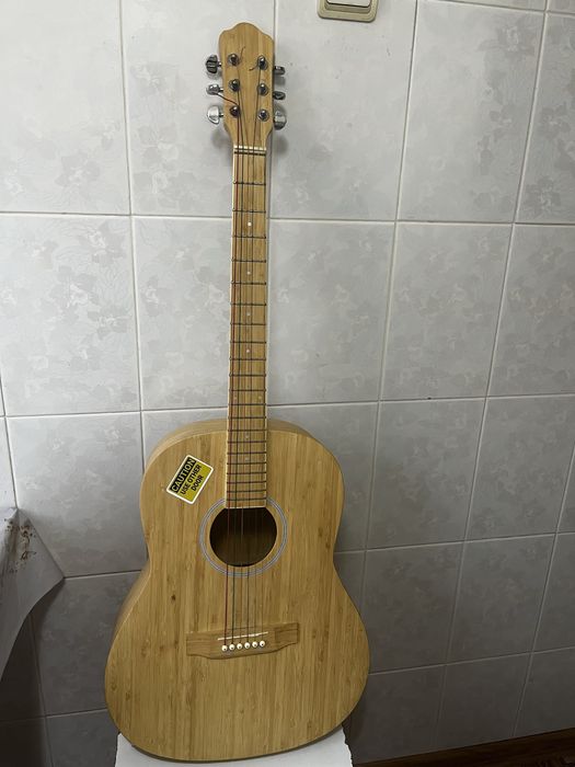 Гитара аккустическая