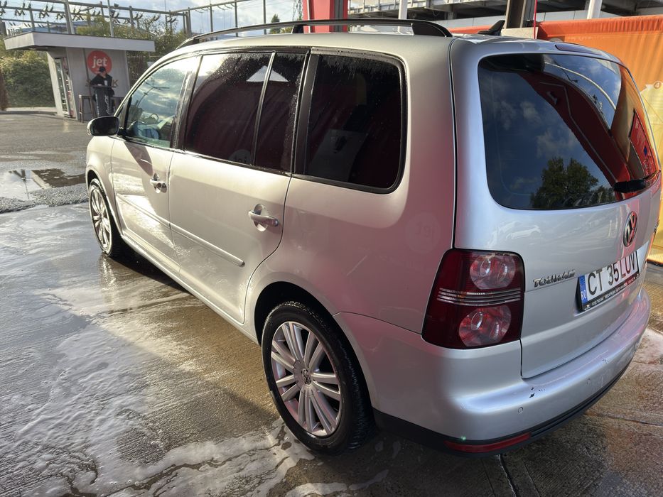 Volkswagen Touran 7 locuri