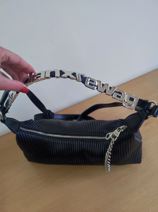 Черна дамска чанта