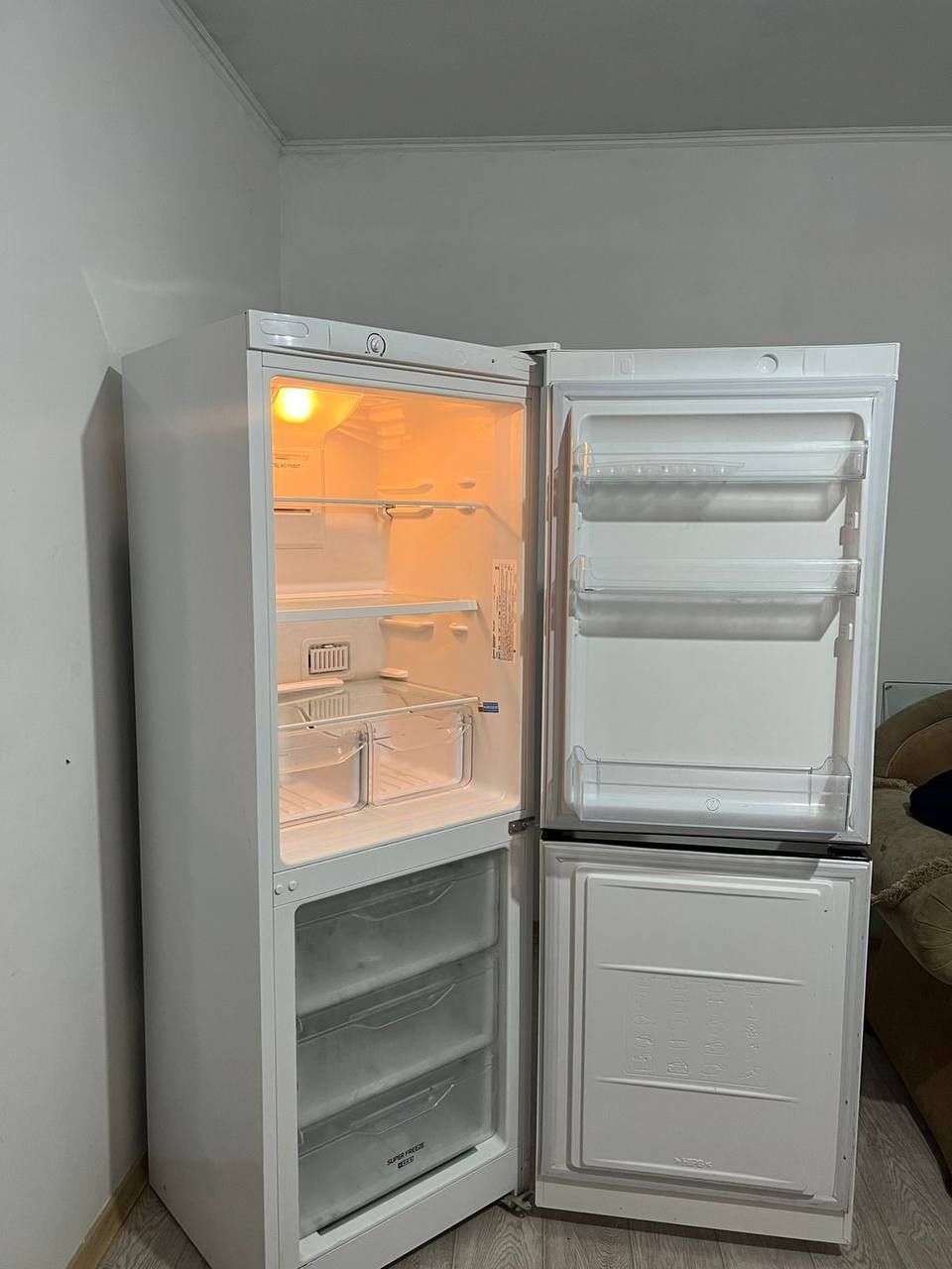 Холодильник буу indesit