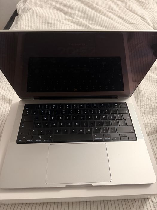 MacBook PRO 14inch M3 8gb SSD 512Gb