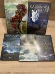 Carti: Cassandra Clare, James Frey, Marie Lu