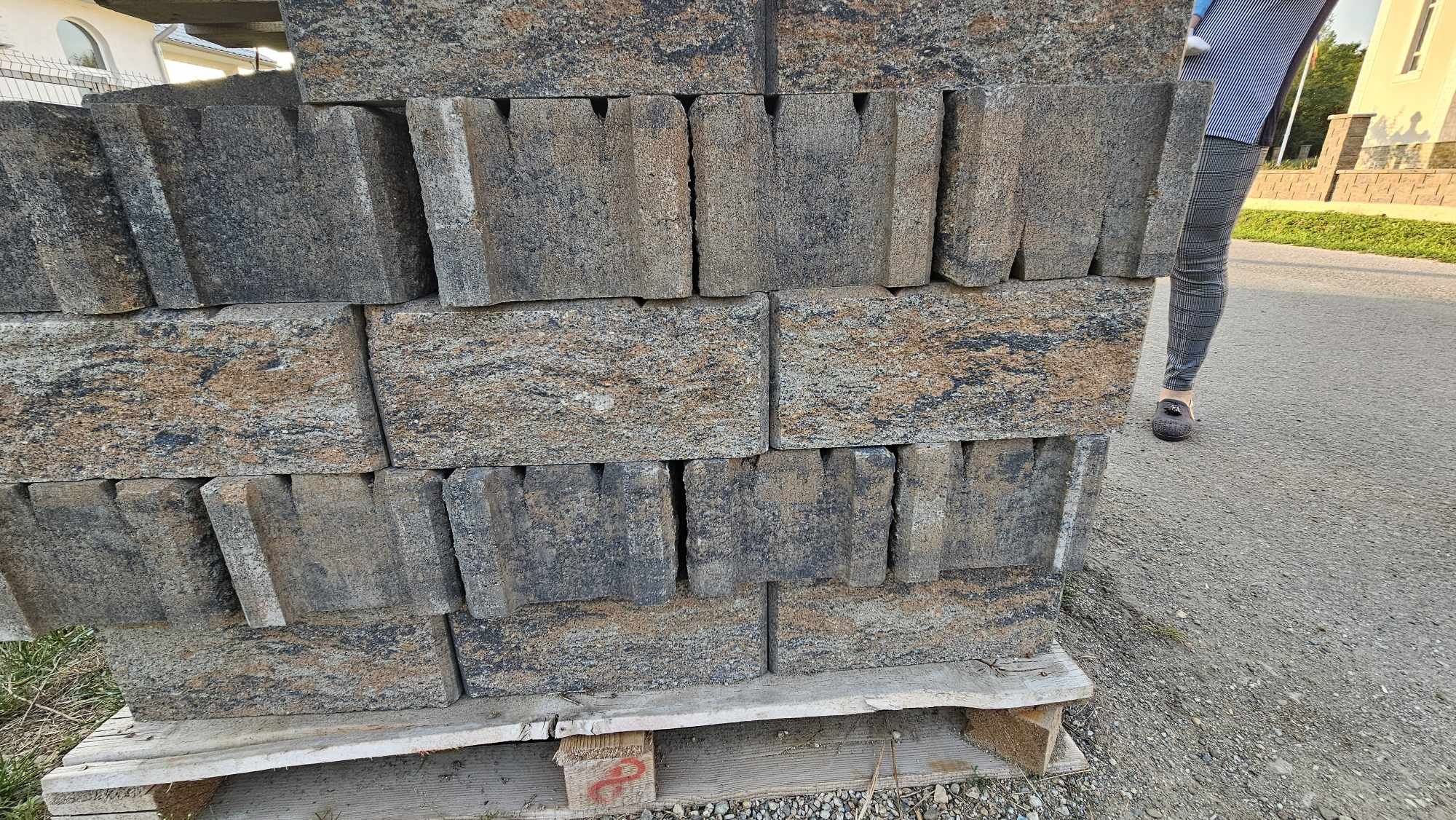 Vând bolțari din beton splițat mix portocaliu antracit