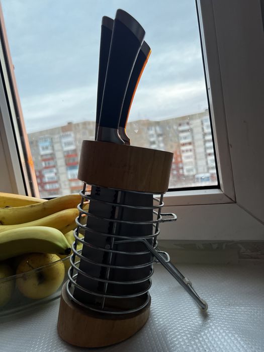 Ножи с деревяной подставкой