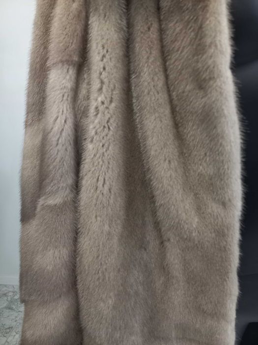 Продам пальто- шубу крестовик палевая норка.