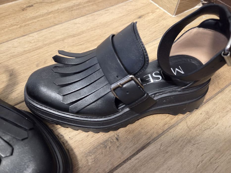 Vând pantofi de damă Musette aproape noi