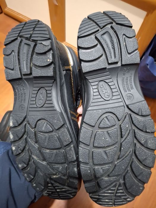 Продам рабочие ботинки