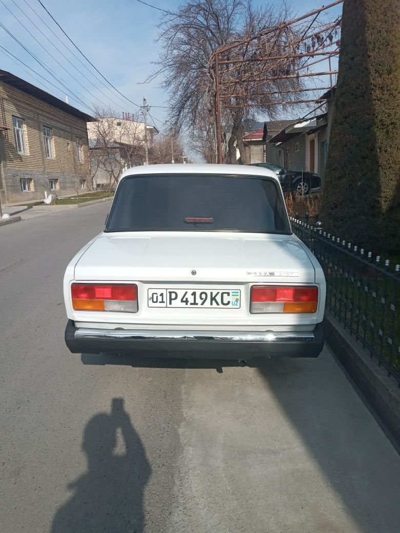 Vaz 2107 sotiladi