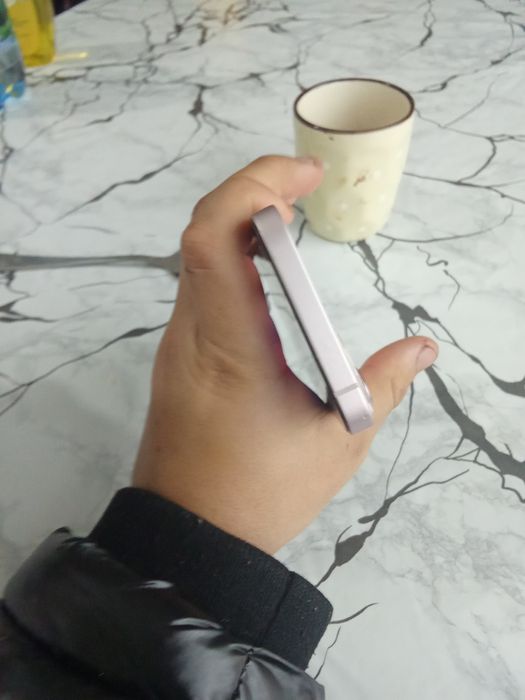 Vând iPhone 13 128 GB baterie 100