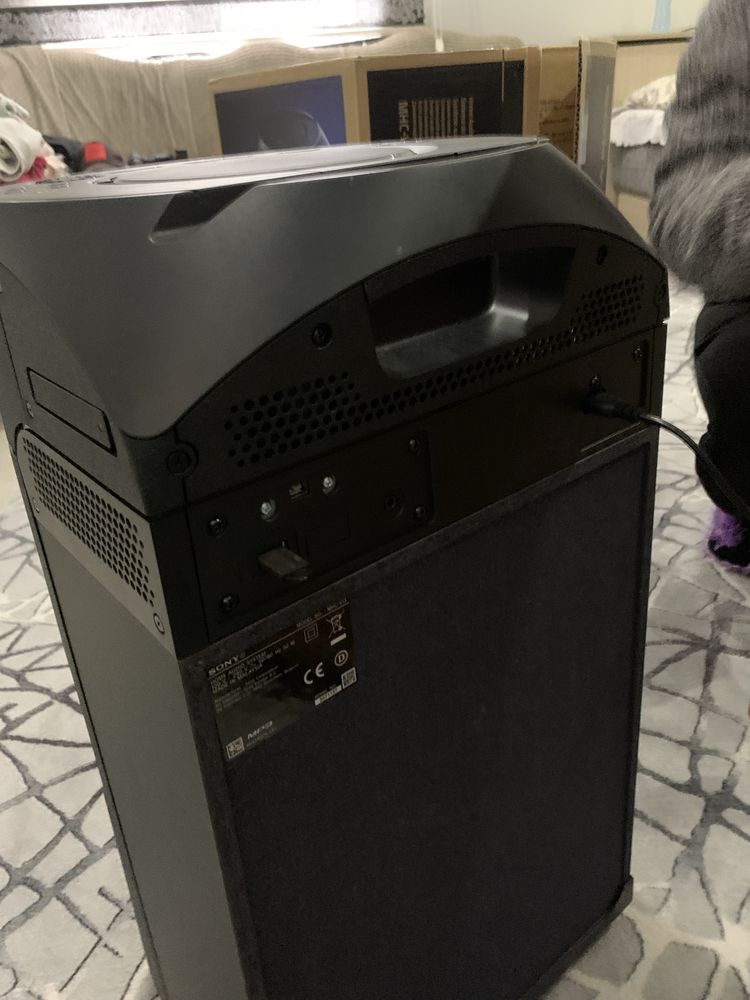 Продавам SONY MHC-V13