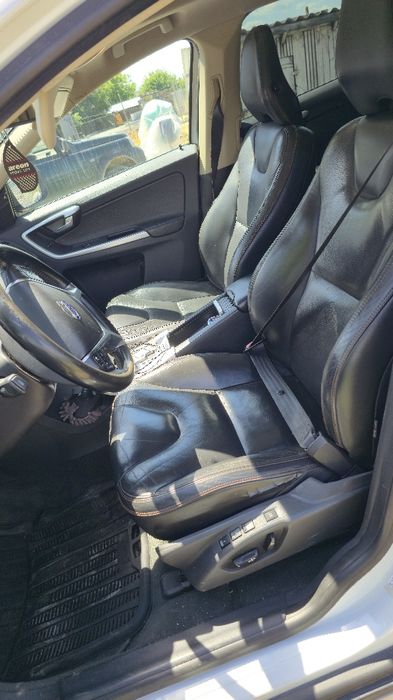 Vând Volvo XC60, tracțiune integrală 4x4, cutie automată, diesel