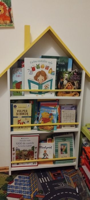 Biblioteca tip căsuța Montessori