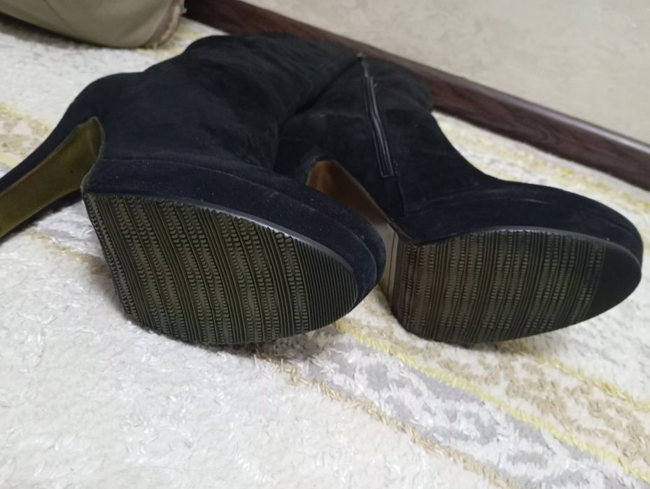 Новые замшевые сапоги размер 40