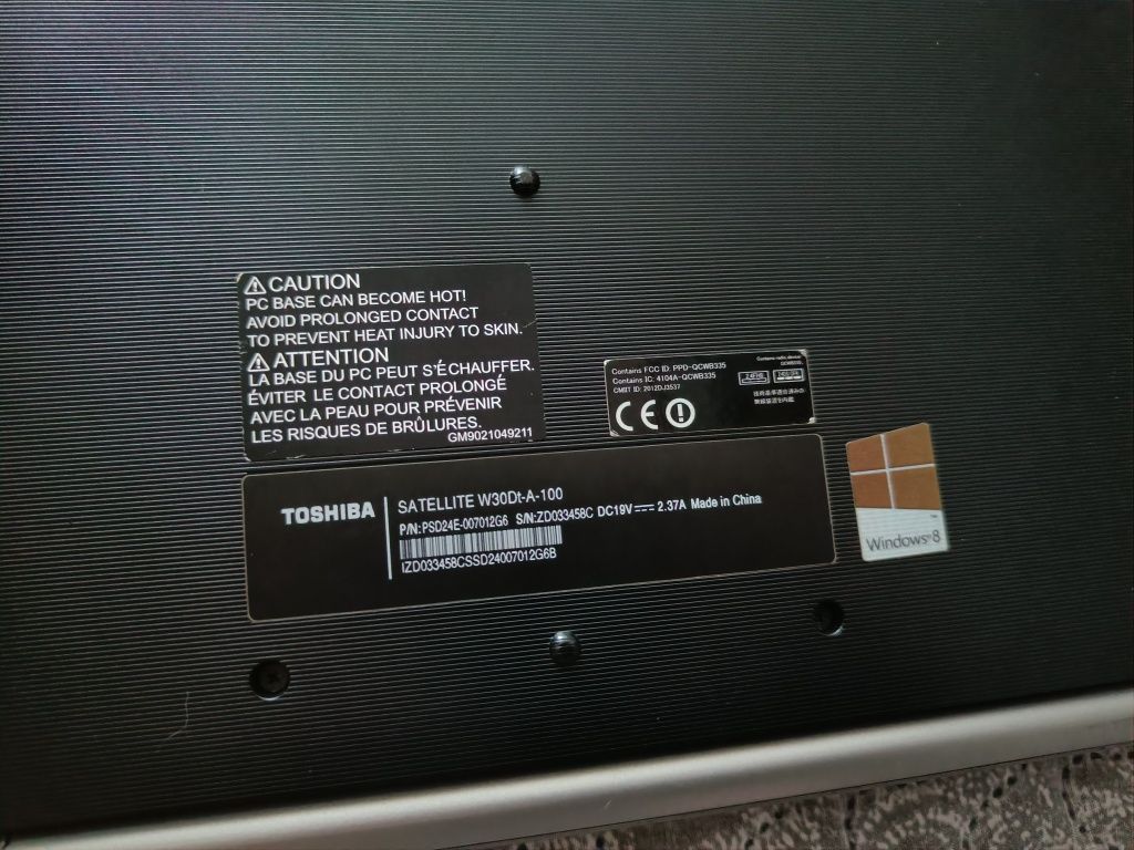 Laptop TOSHIBA 2 in 1 se transforma in tableta