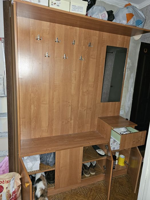 Продам прихожую б/у