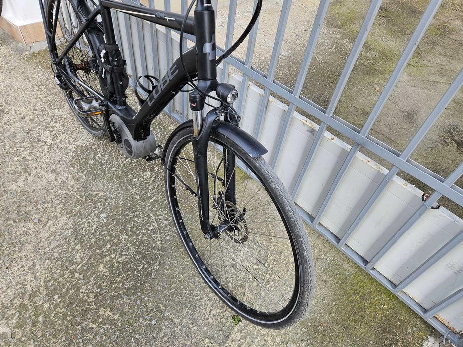 Електрически велосипед 28 цола CUBE BOSCH-ръчна газ до 50км.