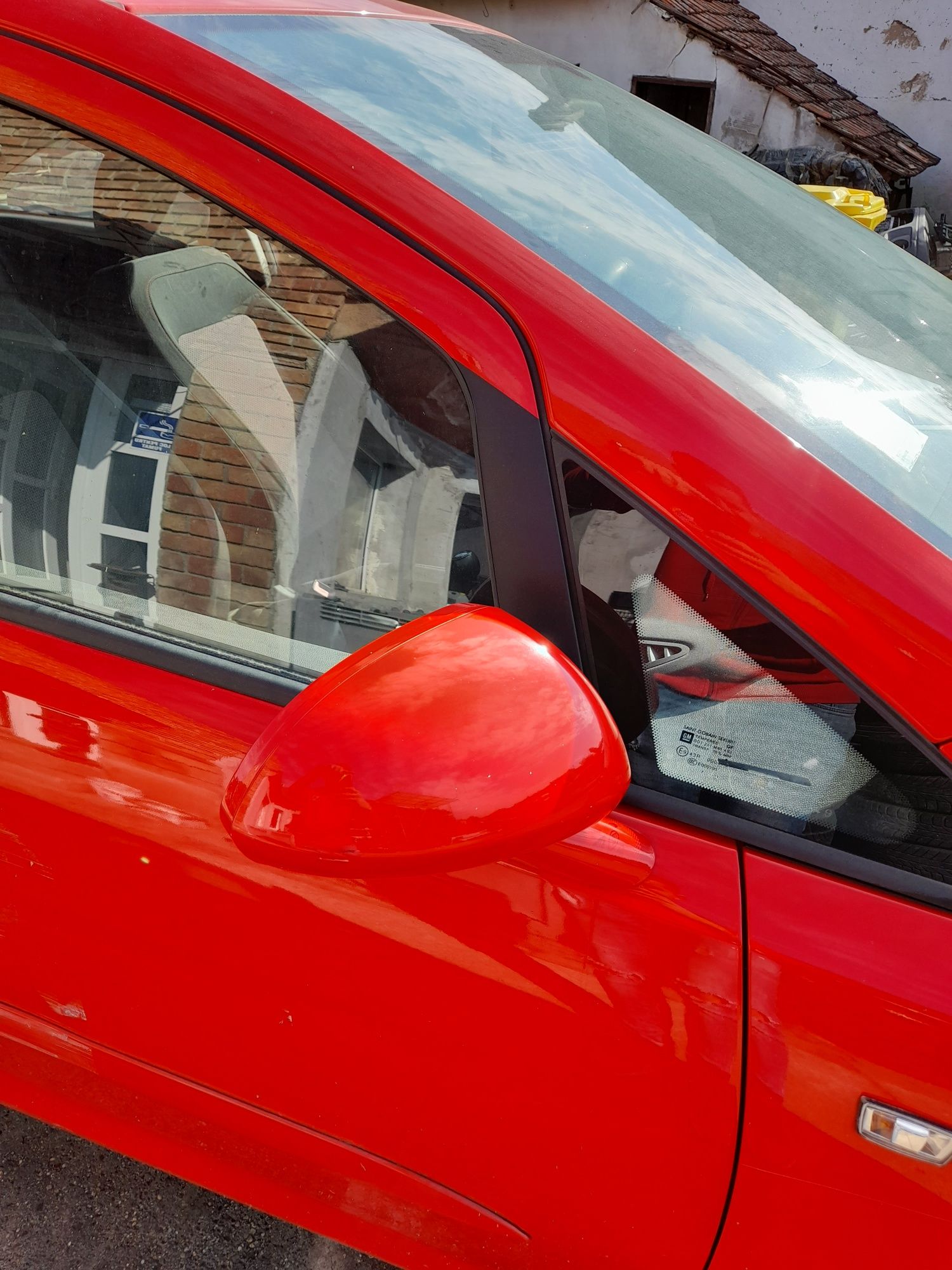 Oglinda stanga Opel Corsa D ( 2 usi ) cod Z547 rosu