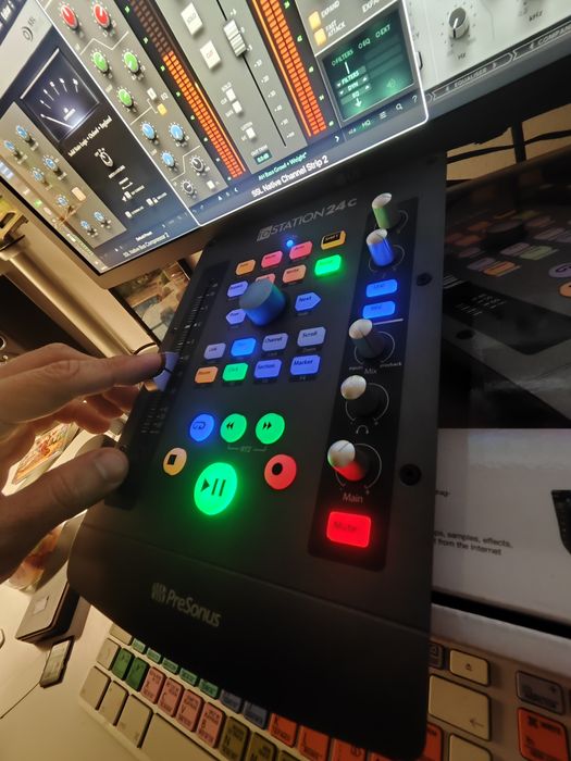 Presonus io Station 24c interfață și controller motorizat