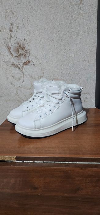 Ботинки зимние размер 40