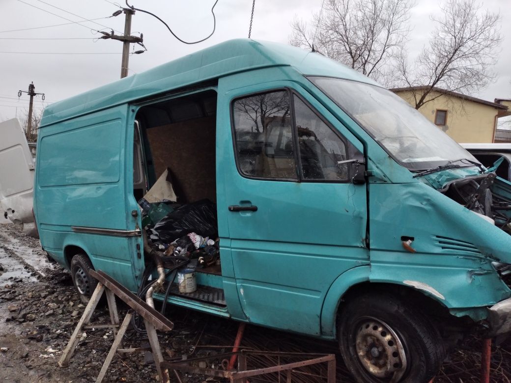 Dezmembrez mercedes sprinter 316 2.2