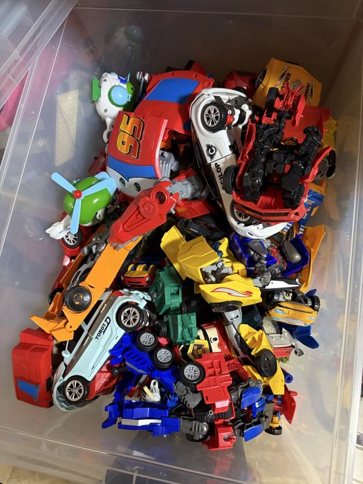 Отдам игрушки трансформеры