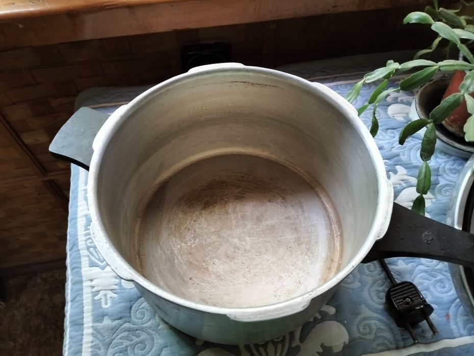 Скороварка на 4,5 литера б/у, СССР.