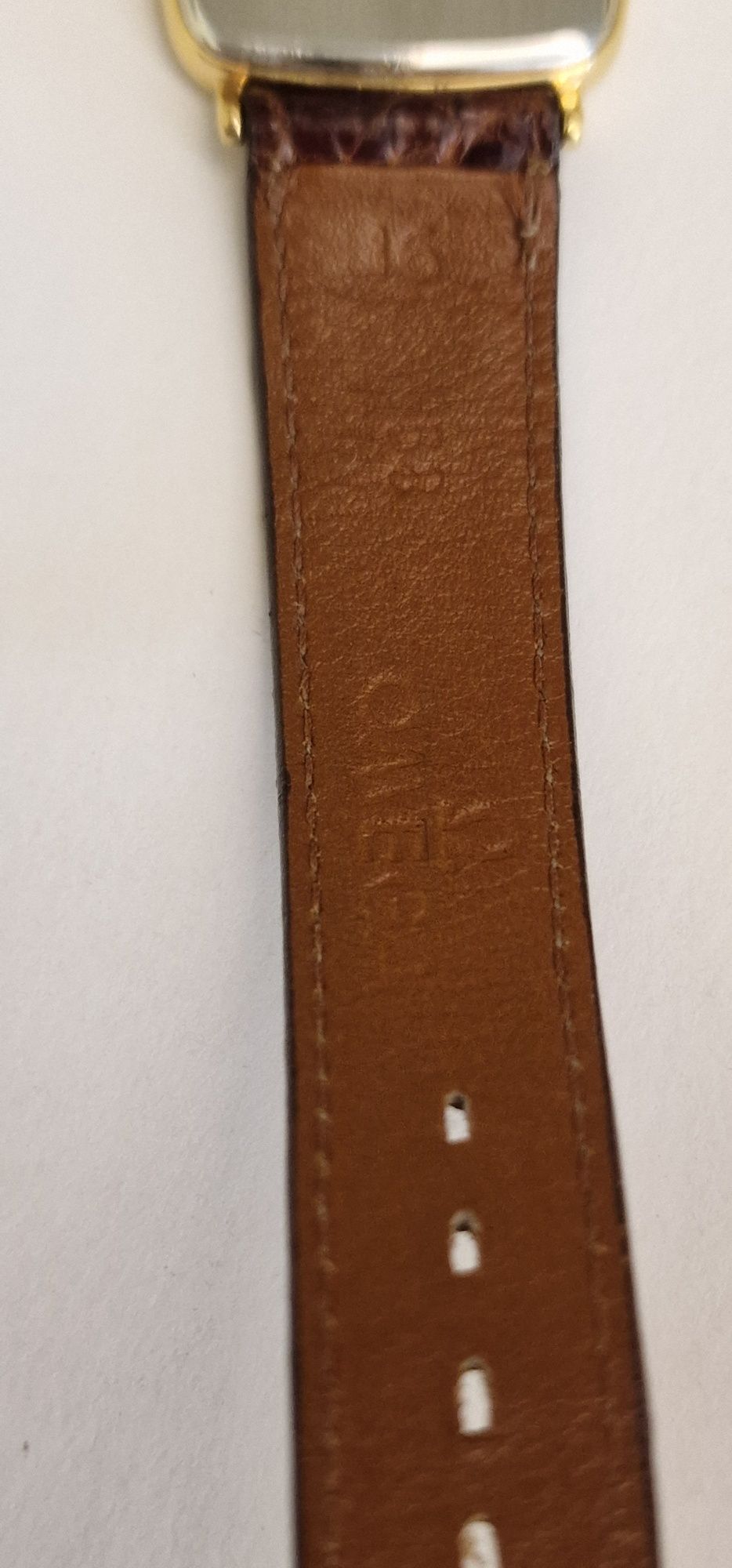Omega de ville quartz .