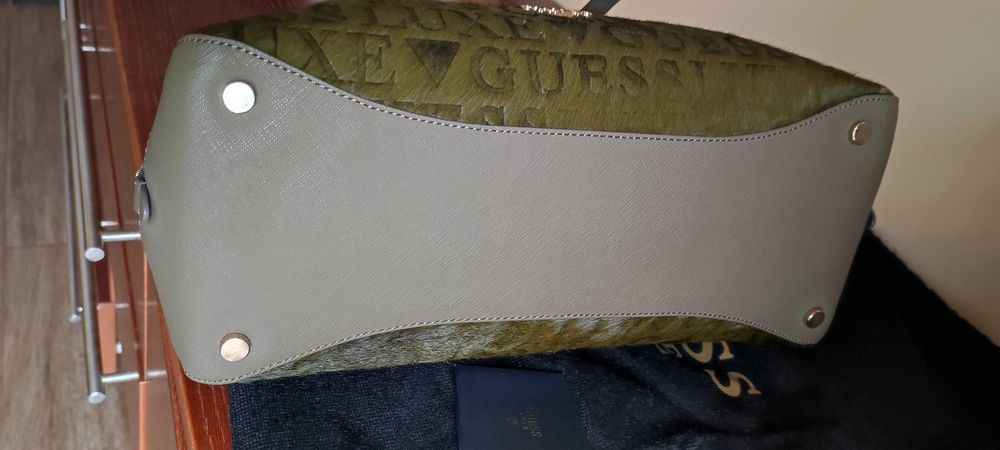 Оригинална чанта Guess
