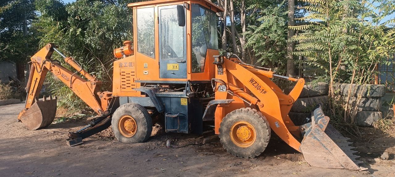 Mini ekskavator sotiladi ishga tayyor hech qanaqa aybi yo'q