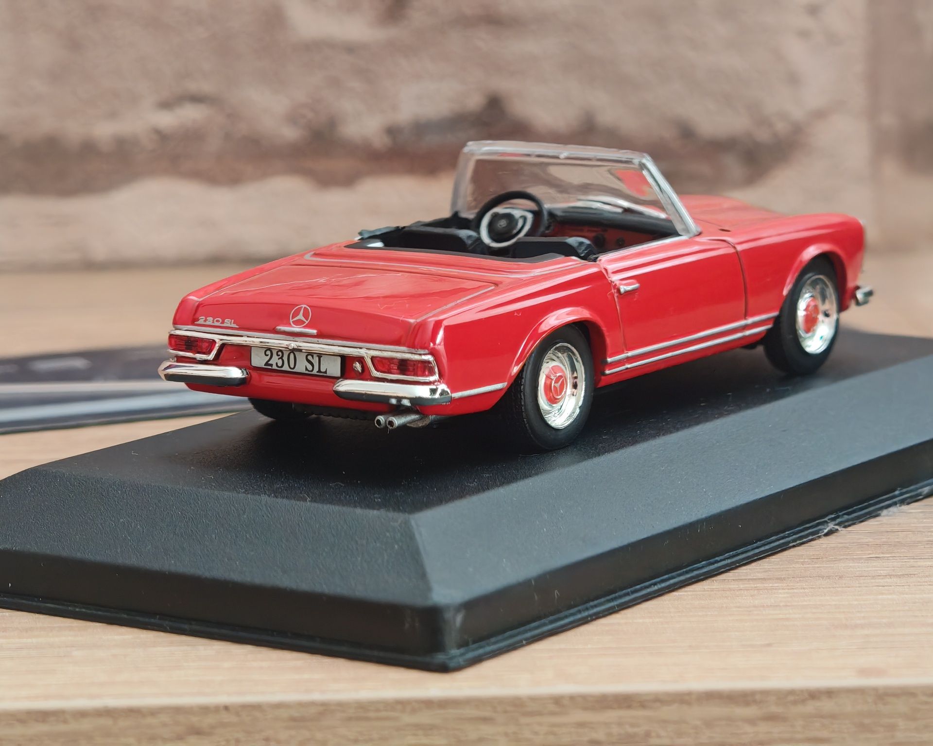 Колекционерски модел Mercedes-Benz 230 SL "Pagoda" 1:43