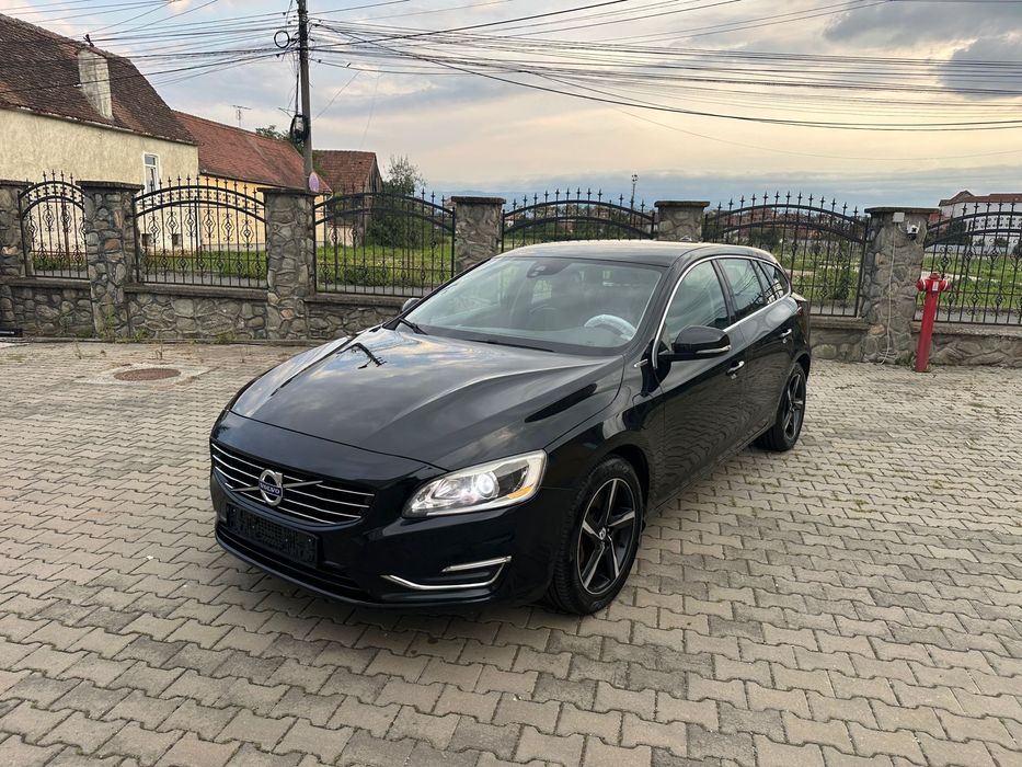 Volvo V60 D6 Plug-in Hybrid AWD – Full