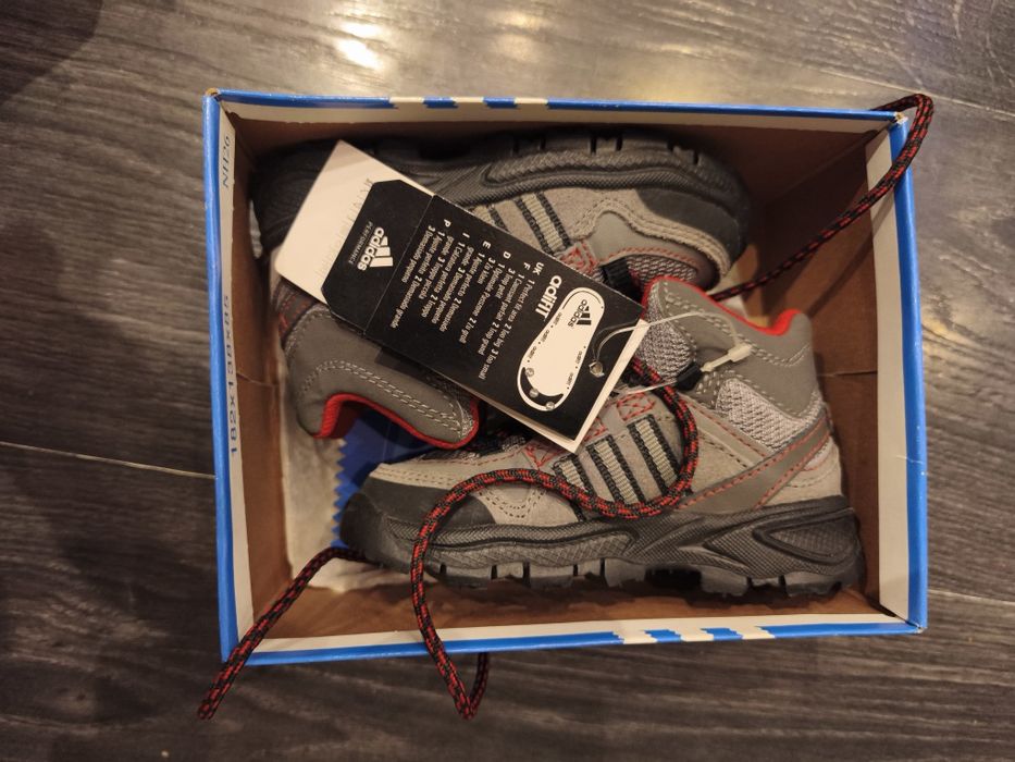 Нови детски боти Adidas.