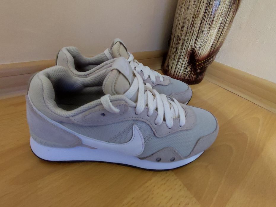 Маратонки nike uk 4 eur 37.5