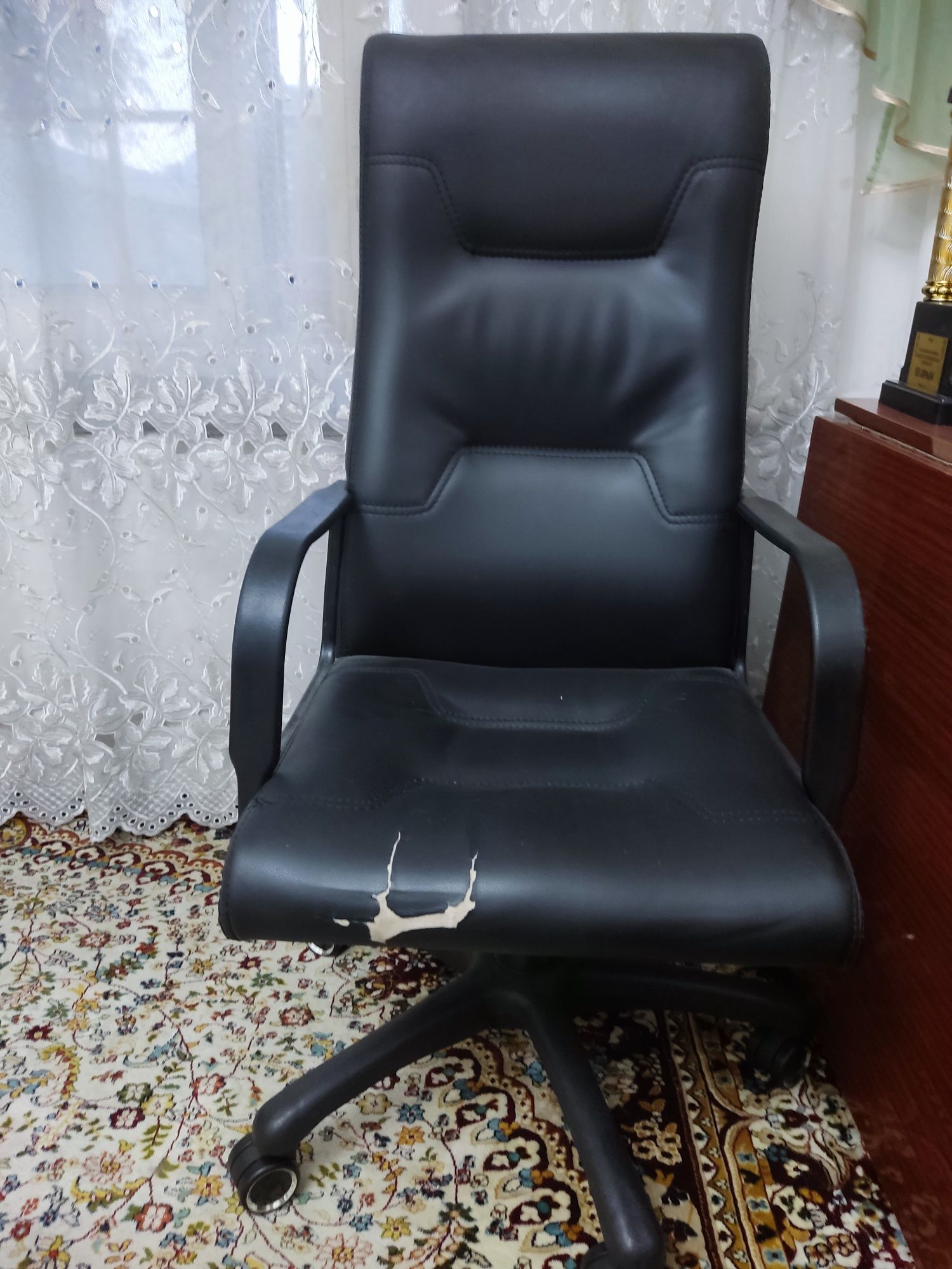 Продам компьютерный стул