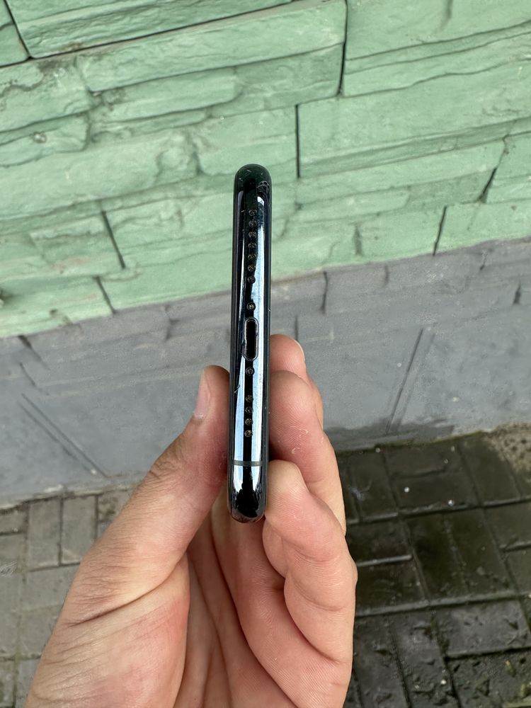 iPhone 11 Pro Max 64GB • АКБ 70% — Face ID не работает