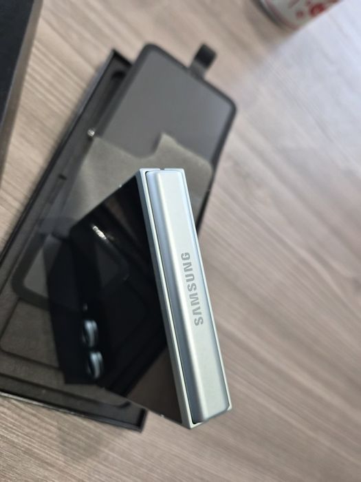 Samsung Z flip 6 512 GB in Garanție