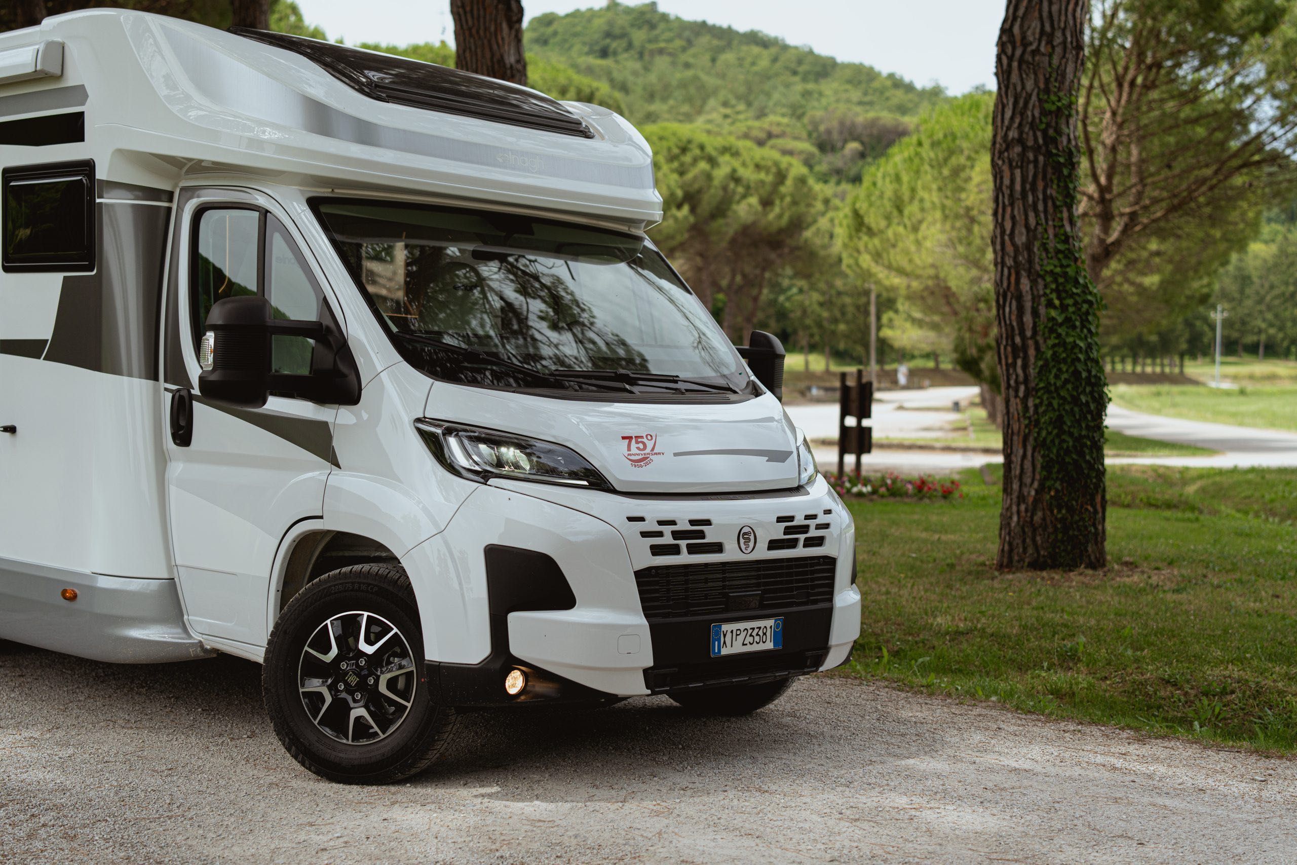 Închiriere autorulota ELNAGH T-LOFT 530 (5 locuri, an 2025)