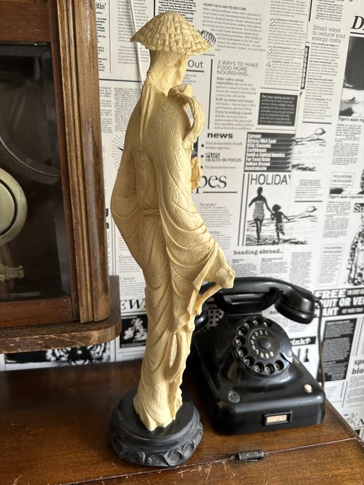 Statueta orientala rasina